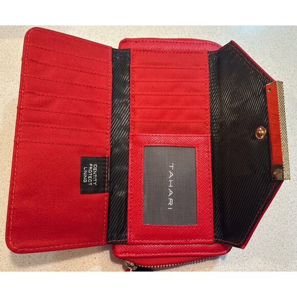 NWT Tahari Front Pocket Red Organizer Zip Around Wallet/Wristlet Retail $60 New - Picture 4 of 8